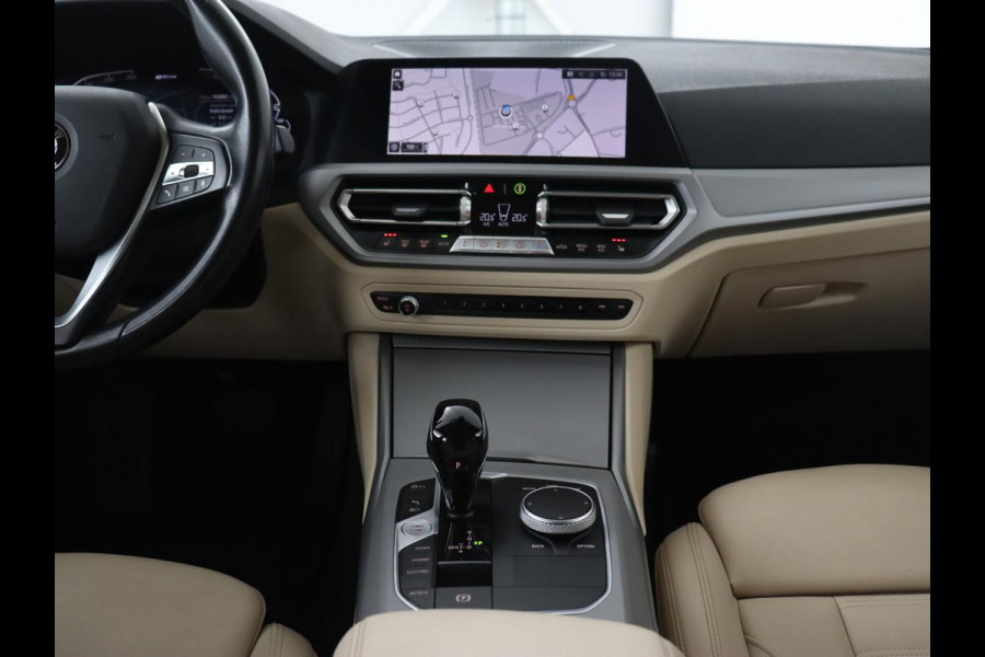 BMW 3 Serie Touring 320e Business Edition Plus | Trekhaak | Automaat | Carplay | Camera | Adaptive Cruise | Navigatie | PHEV | Leder | Stoelverwarming | Climate controle | LMV 17 Inch