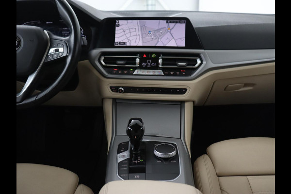 BMW 3 Serie Touring 320e Business Edition Plus | Trekhaak | Automaat | Carplay | Camera | Adaptive Cruise | Navigatie | PHEV | Leder | Stoelverwarming | Climate controle | LMV 17 Inch