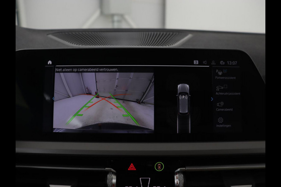BMW 3 Serie Touring 320e Business Edition Plus | Trekhaak | Automaat | Carplay | Camera | Adaptive Cruise | Navigatie | PHEV | Leder | Stoelverwarming | Climate controle | LMV 17 Inch