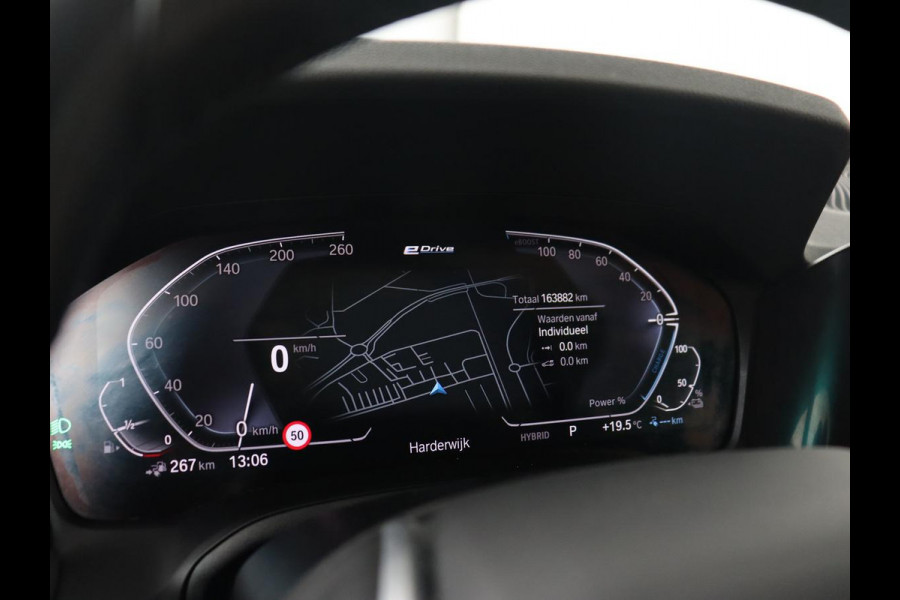 BMW 3 Serie Touring 320e Business Edition Plus | Trekhaak | Automaat | Carplay | Camera | Adaptive Cruise | Navigatie | PHEV | Leder | Stoelverwarming | Climate controle | LMV 17 Inch