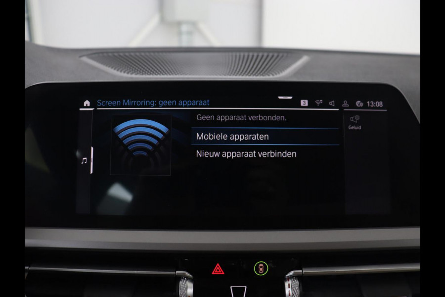 BMW 3 Serie Touring 320e Business Edition Plus | Trekhaak | Automaat | Carplay | Camera | Adaptive Cruise | Navigatie | PHEV | Leder | Stoelverwarming | Climate controle | LMV 17 Inch