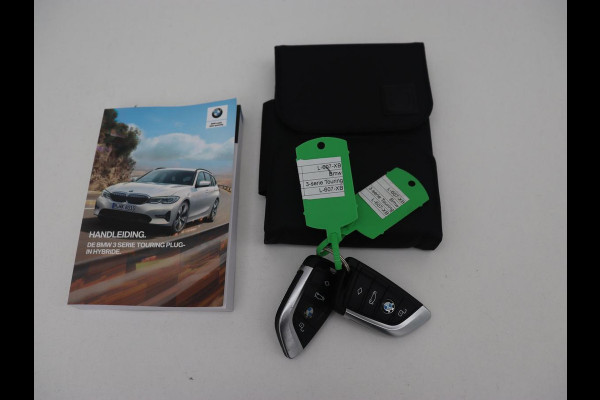 BMW 3 Serie Touring 320e Business Edition Plus | Trekhaak | Automaat | Carplay | Camera | Adaptive Cruise | Navigatie | PHEV | Leder | Stoelverwarming | Climate controle | LMV 17 Inch