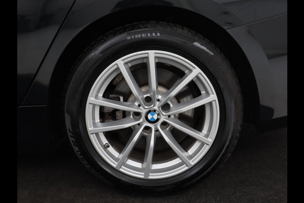 BMW 3 Serie Touring 320e Business Edition Plus | Trekhaak | Automaat | Carplay | Camera | Adaptive Cruise | Navigatie | PHEV | Leder | Stoelverwarming | Climate controle | LMV 17 Inch