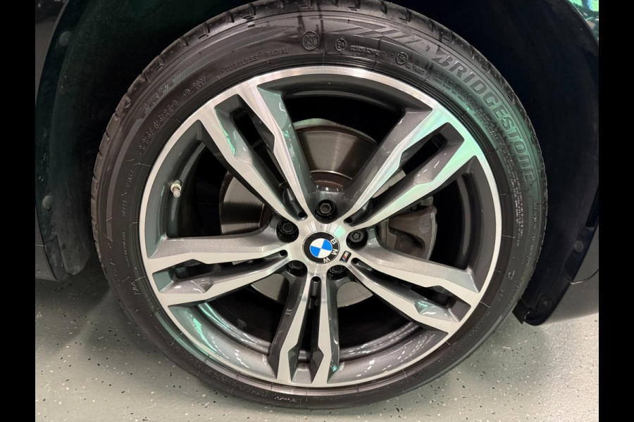 BMW X1 XDrive20i M-SPORT BLACK-LINE PANO/M-STOELEN/LED/DAB/H-UP/H-KARDON/PDC/ECC///