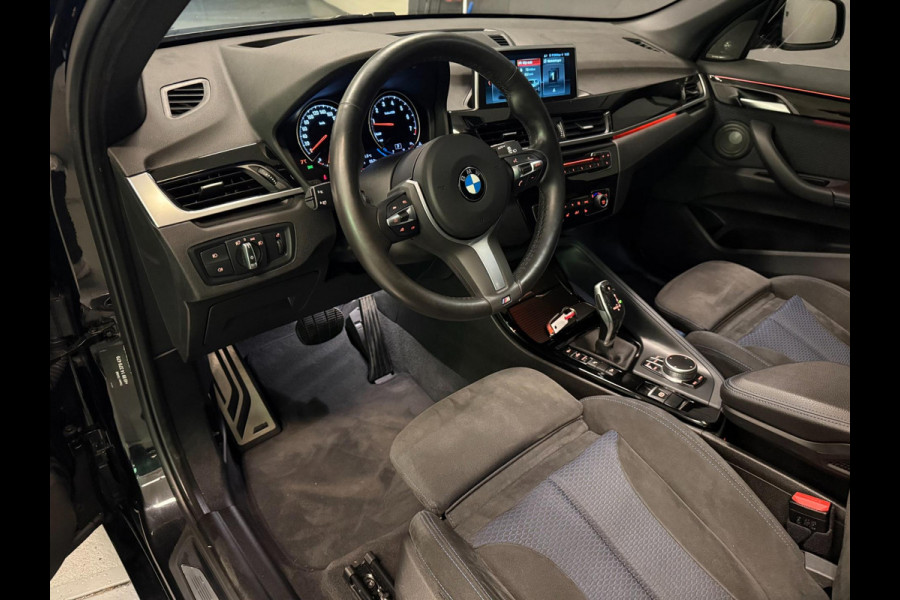 BMW X1 XDrive20i M-SPORT BLACK-LINE PANO/M-STOELEN/LED/DAB/H-UP/H-KARDON/PDC/ECC///