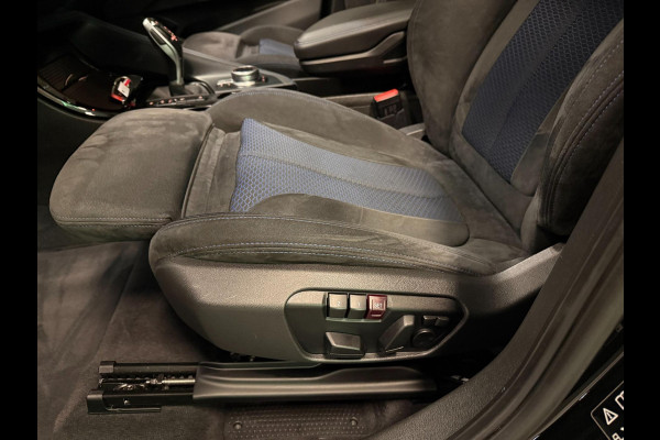 BMW X1 XDrive20i M-SPORT BLACK-LINE PANO/M-STOELEN/LED/DAB/H-UP/H-KARDON/PDC/ECC///