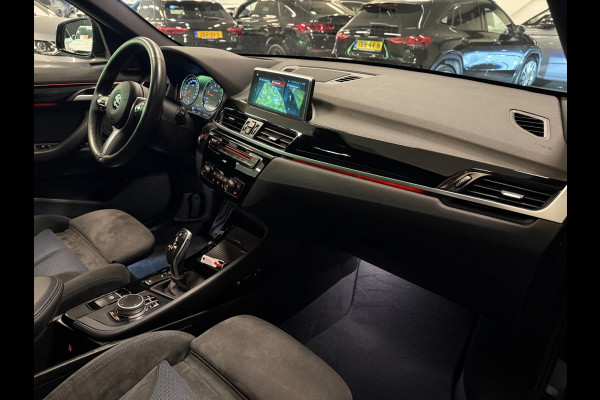 BMW X1 XDrive20i M-SPORT BLACK-LINE PANO/M-STOELEN/LED/DAB/H-UP/H-KARDON/PDC/ECC///