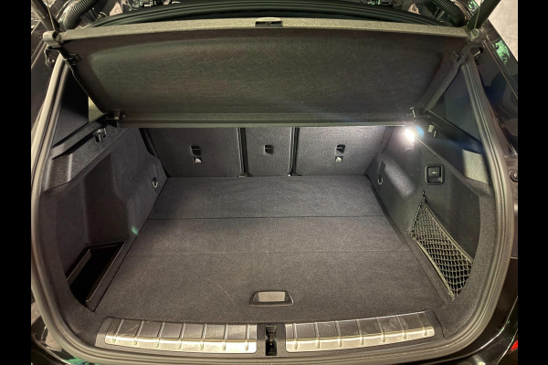 BMW X1 XDrive20i M-SPORT BLACK-LINE PANO/M-STOELEN/LED/DAB/H-UP/H-KARDON/PDC/ECC///