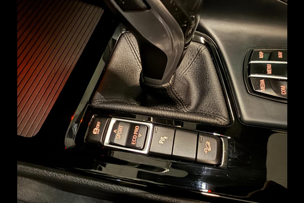 BMW X1 XDrive20i M-SPORT BLACK-LINE PANO/M-STOELEN/LED/DAB/H-UP/H-KARDON/PDC/ECC///