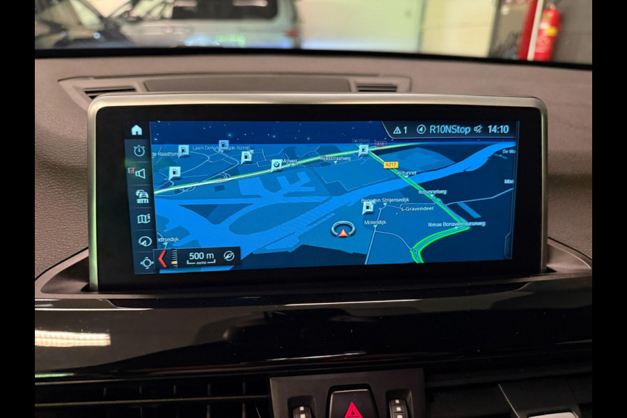 BMW X1 XDrive20i M-SPORT BLACK-LINE PANO/M-STOELEN/LED/DAB/H-UP/H-KARDON/PDC/ECC///