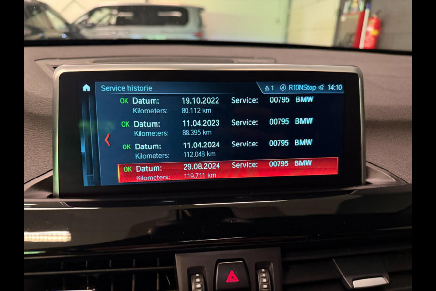BMW X1 XDrive20i M-SPORT BLACK-LINE PANO/M-STOELEN/LED/DAB/H-UP/H-KARDON/PDC/ECC///