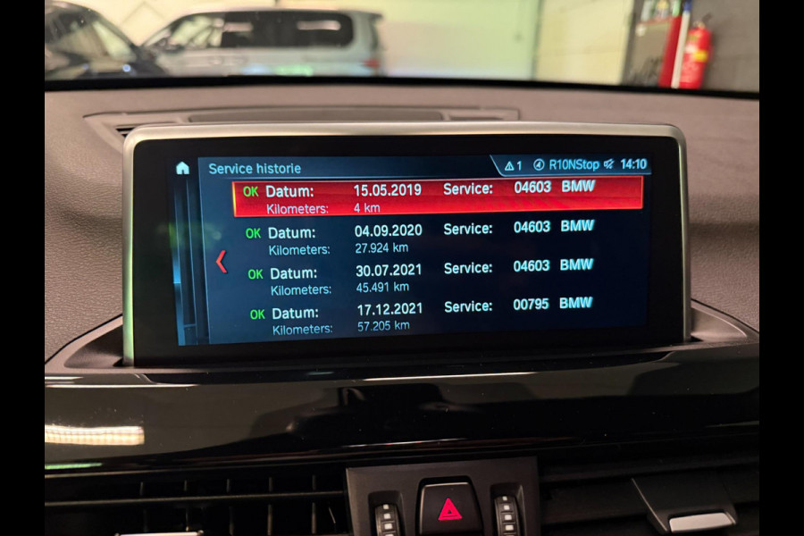 BMW X1 XDrive20i M-SPORT BLACK-LINE PANO/M-STOELEN/LED/DAB/H-UP/H-KARDON/PDC/ECC///
