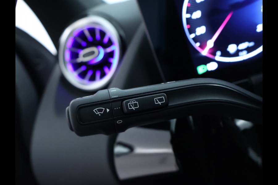 Mercedes-Benz GLA 250 e AMG Plug-In Hybride | AMG Line | Night Pakket | Sfeerverlichting | 360° camera | Stuur en Stoelverwarming | Multi Beam Led koplampen | Inclusief 24 maanden MB Certified garantie voor Europa.