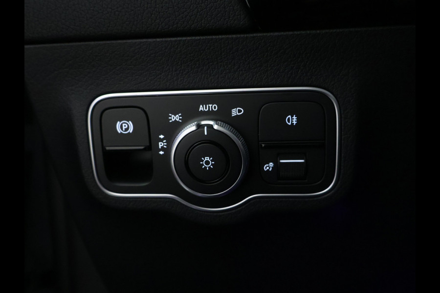 Mercedes-Benz GLA 250 e AMG Plug-In Hybride | AMG Line | Night Pakket | Sfeerverlichting | 360° camera | Stuur en Stoelverwarming | Multi Beam Led koplampen | Inclusief 24 maanden MB Certified garantie voor Europa.