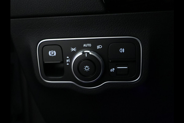 Mercedes-Benz GLA 250 e AMG Plug-In Hybride | AMG Line | Night Pakket | Sfeerverlichting | 360° camera | Stuur en Stoelverwarming | Multi Beam Led koplampen | Inclusief 24 maanden MB Certified garantie voor Europa.