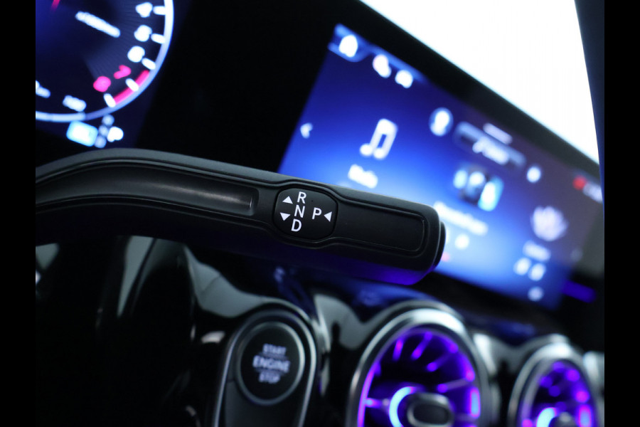 Mercedes-Benz GLA 250 e AMG Plug-In Hybride | AMG Line | Night Pakket | Sfeerverlichting | 360° camera | Stuur en Stoelverwarming | Multi Beam Led koplampen | Inclusief 24 maanden MB Certified garantie voor Europa.