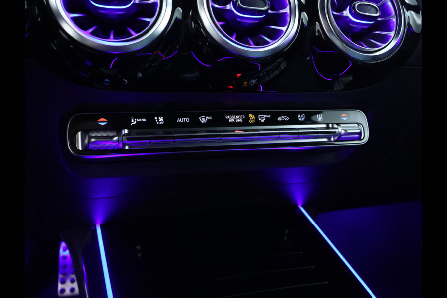 Mercedes-Benz GLA 250 e AMG Plug-In Hybride | AMG Line | Night Pakket | Sfeerverlichting | 360° camera | Stuur en Stoelverwarming | Multi Beam Led koplampen | Inclusief 24 maanden MB Certified garantie voor Europa.