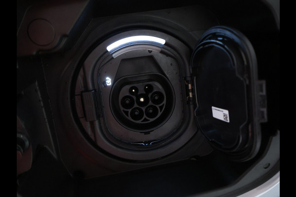 Mercedes-Benz GLA 250 e AMG Plug-In Hybride | AMG Line | Night Pakket | Sfeerverlichting | 360° camera | Stuur en Stoelverwarming | Multi Beam Led koplampen | Inclusief 24 maanden MB Certified garantie voor Europa.