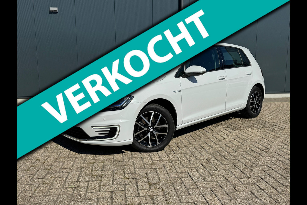 Volkswagen e-Golf * E-DITION * Warmtepomp * Navigatie * Lichtmetalen Velgen * Adaptieve Cruise Control Volkswagen e-Golf * E-DITION * Warmtepomp * Navigatie * Lichtmetalen Velgen * Adaptieve Cruise Control