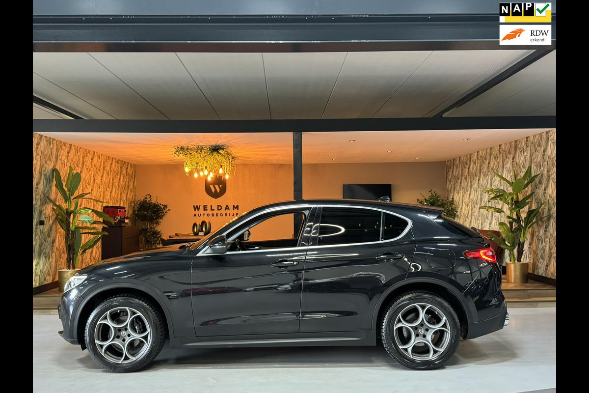 Alfa Romeo Stelvio 2.0 T AWD Super Garantie 280 PK Leder Xenon Camera Cruise Rijklaar Alfa Romeo Stelvio 2.0 T AWD Super Garantie 280 PK Leder Xenon Camera Cruise Rijklaar