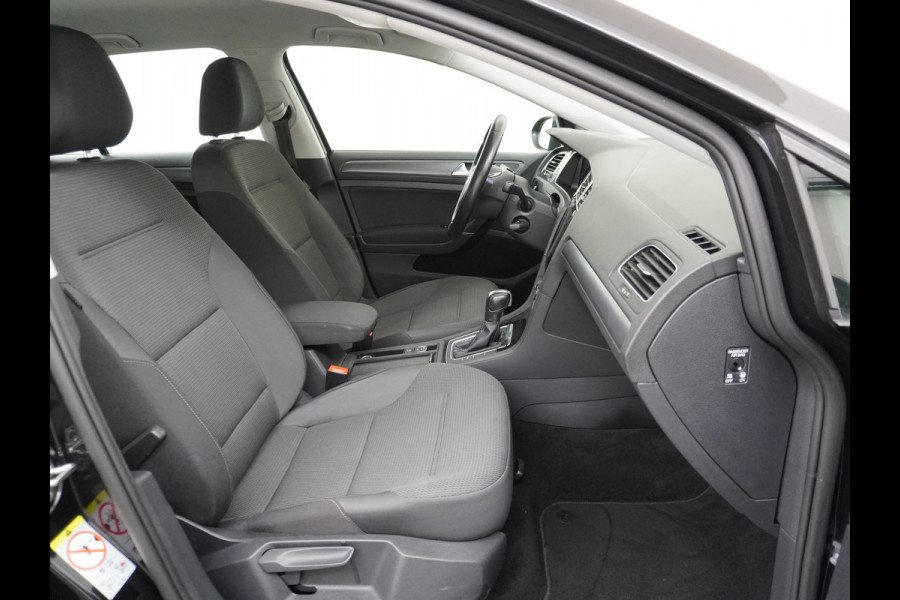 Volkswagen e-Golf AUT SOH=92% Adaptieve Cruise Warmtepomp App-Connect Apple Carplay Android Auto Climatronic Stoelverwarming DAB+ Led Virtual Cockpit Winterpakket  Licht/Regensensor Pdc App-Connect Lmv 17" E-DITION 136PK 290NM Koppel slechts 44.000km