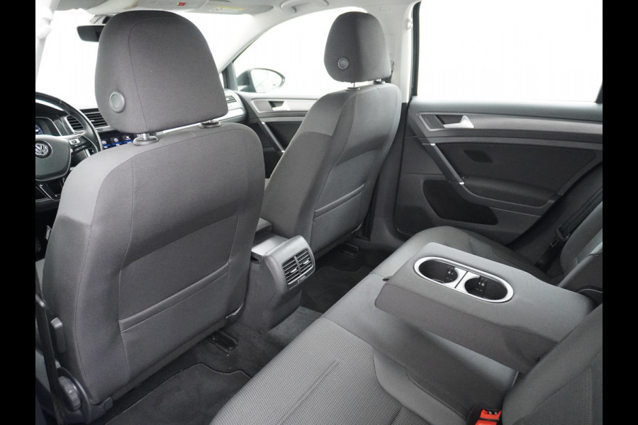 Volkswagen e-Golf AUT SOH=92% Adaptieve Cruise Warmtepomp App-Connect Apple Carplay Android Auto Climatronic Stoelverwarming DAB+ Led Virtual Cockpit Winterpakket  Licht/Regensensor Pdc App-Connect Lmv 17" E-DITION 136PK 290NM Koppel slechts 44.000km
