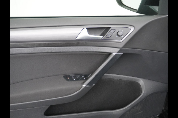 Volkswagen e-Golf AUT SOH=92% Adaptieve Cruise Warmtepomp App-Connect Apple Carplay Android Auto Climatronic Stoelverwarming DAB+ Led Virtual Cockpit Winterpakket  Licht/Regensensor Pdc App-Connect Lmv 17" E-DITION 136PK 290NM Koppel slechts 44.000km