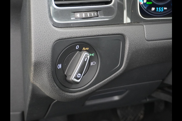 Volkswagen e-Golf AUT SOH=92% Adaptieve Cruise Warmtepomp App-Connect Apple Carplay Android Auto Climatronic Stoelverwarming DAB+ Led Virtual Cockpit Winterpakket  Licht/Regensensor Pdc App-Connect Lmv 17" E-DITION 136PK 290NM Koppel slechts 44.000km