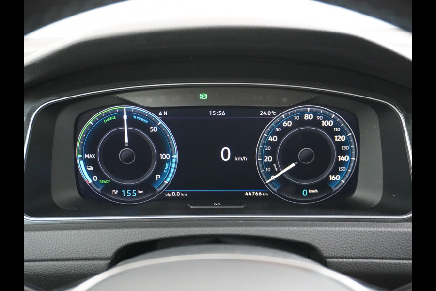 Volkswagen e-Golf AUT SOH=92% Adaptieve Cruise Warmtepomp App-Connect Apple Carplay Android Auto Climatronic Stoelverwarming DAB+ Led Virtual Cockpit Winterpakket  Licht/Regensensor Pdc App-Connect Lmv 17" E-DITION 136PK 290NM Koppel slechts 44.000km