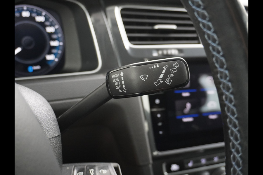 Volkswagen e-Golf AUT SOH=92% Adaptieve Cruise Warmtepomp App-Connect Apple Carplay Android Auto Climatronic Stoelverwarming DAB+ Led Virtual Cockpit Winterpakket  Licht/Regensensor Pdc App-Connect Lmv 17" E-DITION 136PK 290NM Koppel slechts 44.000km