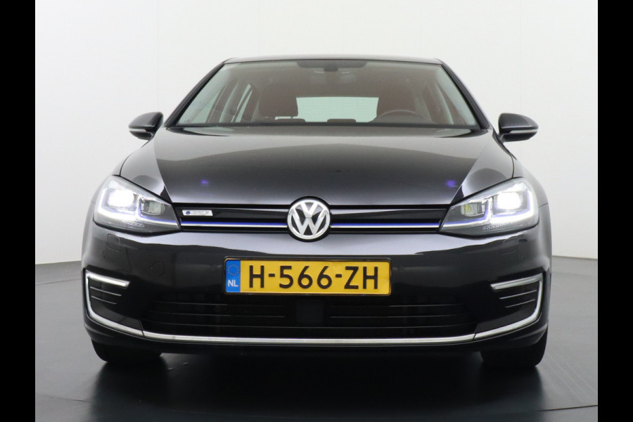 Volkswagen e-Golf AUT SOH=92% Adaptieve Cruise Warmtepomp App-Connect Apple Carplay Android Auto Climatronic Stoelverwarming DAB+ Led Virtual Cockpit Winterpakket  Licht/Regensensor Pdc App-Connect Lmv 17" E-DITION 136PK 290NM Koppel slechts 44.000km