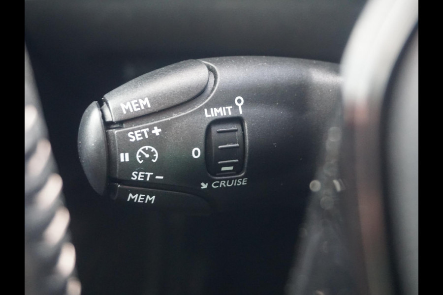 Peugeot e-2008 EV Allure Pack 50 kWh Soh batterij 95%