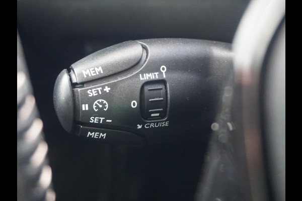 Peugeot e-2008 EV Allure Pack 50 kWh Soh batterij 95%