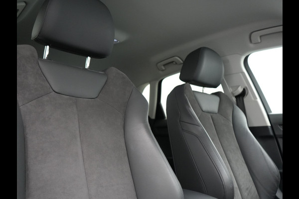 Audi Q3 45 TFSI eS Line Plug In Hybrid 245pk Dealer O.H PHEV | Adaptive Cruise | 360 Camera | Alcantara Sportstoelen Memory & Verwarmd | Navigatie | DAB | 20"L.M |