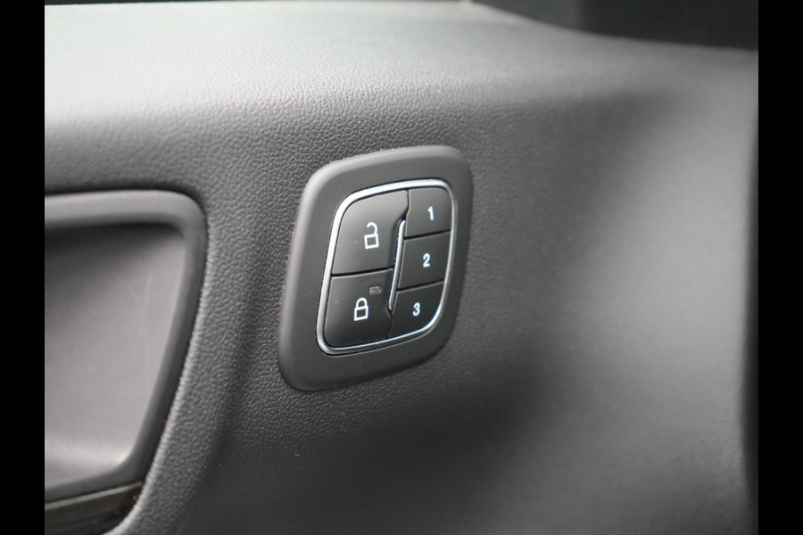 Ford Kuga 2.5 Vignale Plug In Hybrid 225pk Dealer O.H PHEV | Panodak | Head Up | Adaptive Cruise | 360 Camera | Bang & Olufsen Sound | Lederen Sportstoelen Memory & Verwarmd | Keyless | Apple Carplay | Stuur Verwarmd | Blis | Virtual | Navigatie