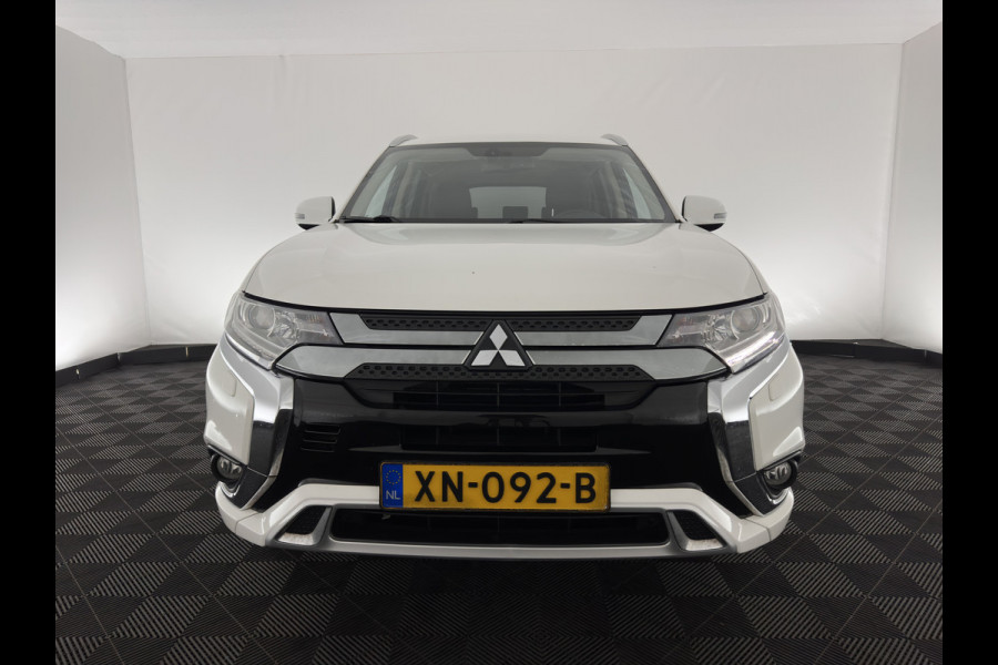 Mitsubishi Outlander 2.4 PHEV Pure (INCL.BTW) *CARPLAY | 1/2LEATHER | KEYLESS | CAMERA | SHIFT-PADDLES | ECC | PDC | CRUISE | 17''ALU | TOWBAR*