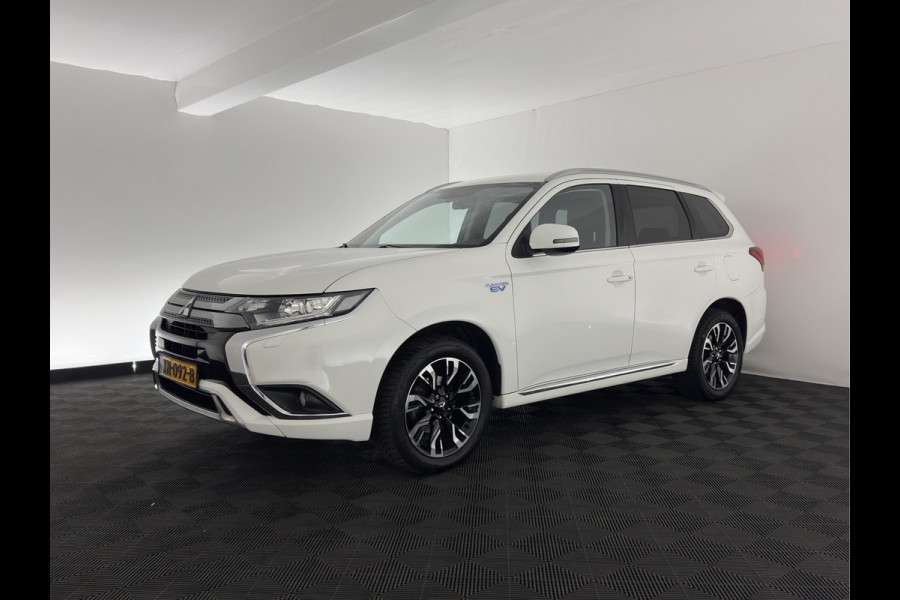 Mitsubishi Outlander 2.4 PHEV Pure (INCL.BTW) *CARPLAY | 1/2LEATHER | KEYLESS | CAMERA | SHIFT-PADDLES | ECC | PDC | CRUISE | 17''ALU | TOWBAR*