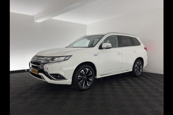 Mitsubishi Outlander 2.4 PHEV Pure (INCL.BTW) *CARPLAY | 1/2LEATHER | KEYLESS | CAMERA | SHIFT-PADDLES | ECC | PDC | CRUISE | 17''ALU | TOWBAR*