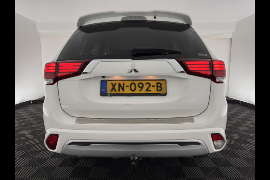 Mitsubishi Outlander 2.4 PHEV Pure (INCL.BTW) *CARPLAY | 1/2LEATHER | KEYLESS | CAMERA | SHIFT-PADDLES | ECC | PDC | CRUISE | 17''ALU | TOWBAR*