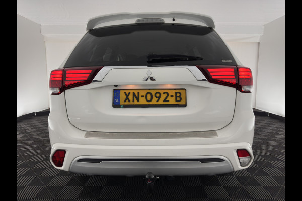 Mitsubishi Outlander 2.4 PHEV Pure (INCL.BTW) *CARPLAY | 1/2LEATHER | KEYLESS | CAMERA | SHIFT-PADDLES | ECC | PDC | CRUISE | 17''ALU | TOWBAR*