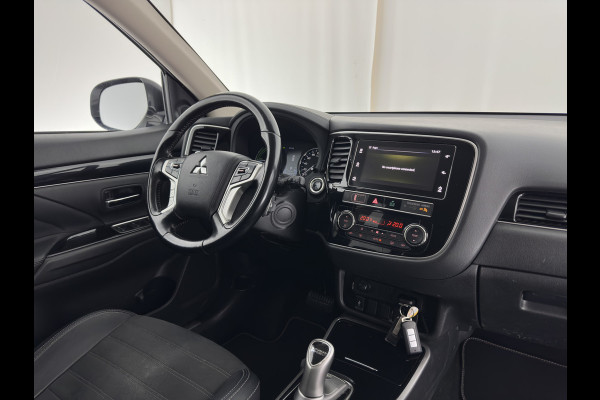 Mitsubishi Outlander 2.4 PHEV Pure (INCL.BTW) *CARPLAY | 1/2LEATHER | KEYLESS | CAMERA | SHIFT-PADDLES | ECC | PDC | CRUISE | 17''ALU | TOWBAR*