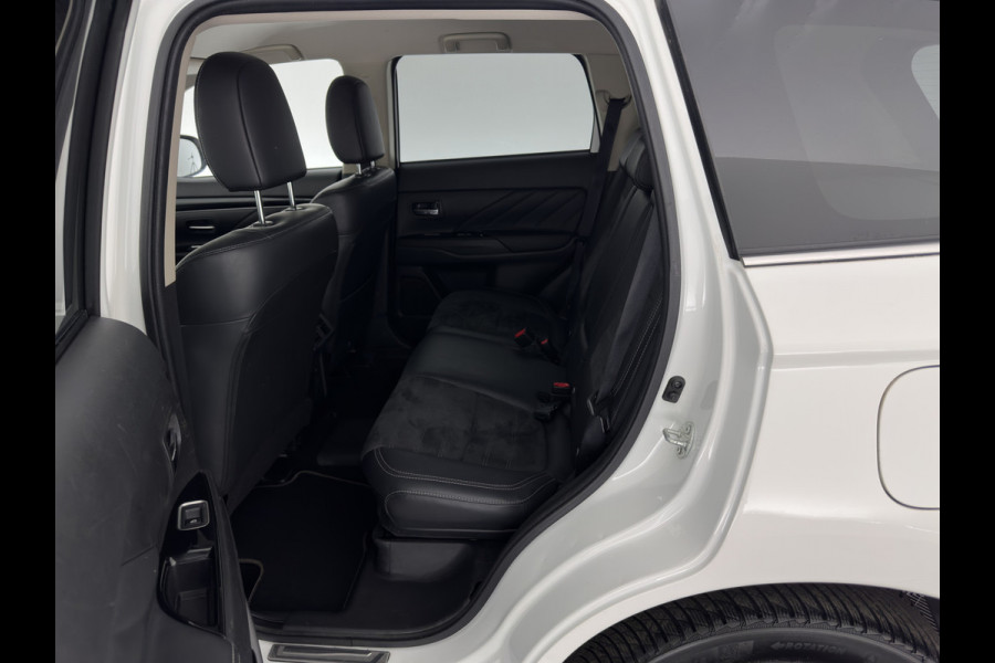 Mitsubishi Outlander 2.4 PHEV Pure (INCL.BTW) *CARPLAY | 1/2LEATHER | KEYLESS | CAMERA | SHIFT-PADDLES | ECC | PDC | CRUISE | 17''ALU | TOWBAR*