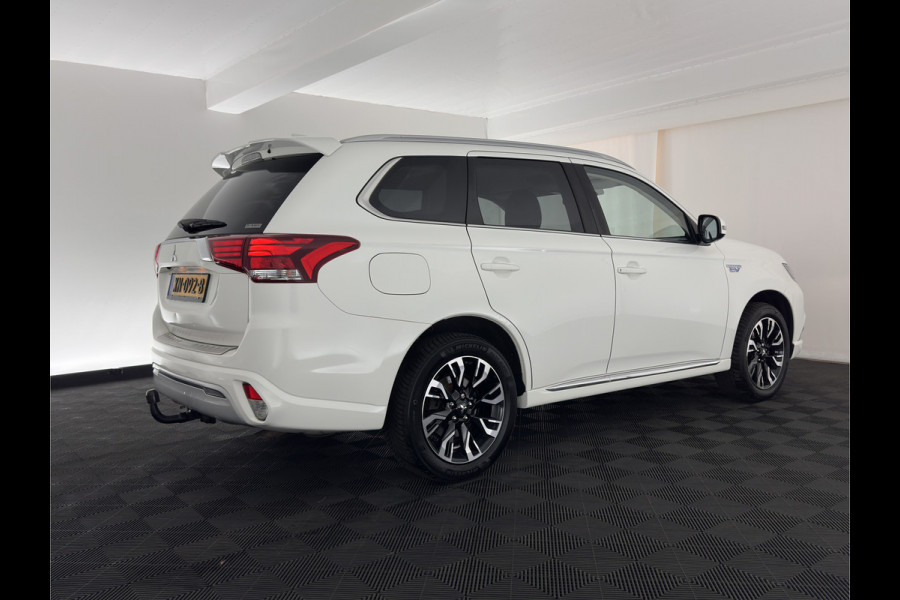 Mitsubishi Outlander 2.4 PHEV Pure (INCL.BTW) *CARPLAY | 1/2LEATHER | KEYLESS | CAMERA | SHIFT-PADDLES | ECC | PDC | CRUISE | 17''ALU | TOWBAR*