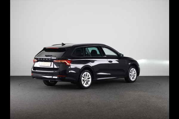 Škoda Octavia Combi 1.4 TSI iV PHEV Business Edition 204 pk Automaat (DSG) | Private lease vanaf 634,-- | Verlengde garantie | Navigatie | Parkeersensoren | Adaptieve cruise control | Stoelverwarming |