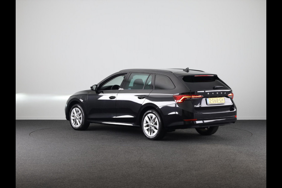 Škoda Octavia Combi 1.4 TSI iV PHEV Business Edition 204 pk Automaat (DSG) | Private lease vanaf 634,-- | Verlengde garantie | Navigatie | Parkeersensoren | Adaptieve cruise control | Stoelverwarming |