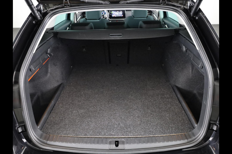 Škoda Octavia Combi 1.4 TSI iV PHEV Business Edition 204 pk Automaat (DSG) | Private lease vanaf 634,-- | Verlengde garantie | Navigatie | Parkeersensoren | Adaptieve cruise control | Stoelverwarming |