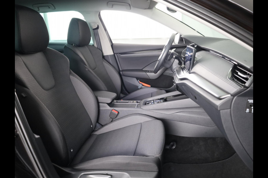 Škoda Octavia Combi 1.4 TSI iV PHEV Business Edition 204 pk Automaat (DSG) | Private lease vanaf 634,-- | Verlengde garantie | Navigatie | Parkeersensoren | Adaptieve cruise control | Stoelverwarming |