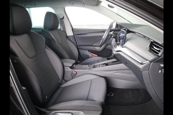 Škoda Octavia Combi 1.4 TSI iV PHEV Business Edition 204 pk Automaat (DSG) | Private lease vanaf 634,-- | Verlengde garantie | Navigatie | Parkeersensoren | Adaptieve cruise control | Stoelverwarming |