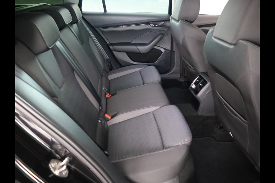 Škoda Octavia Combi 1.4 TSI iV PHEV Business Edition 204 pk Automaat (DSG) | Private lease vanaf 634,-- | Verlengde garantie | Navigatie | Parkeersensoren | Adaptieve cruise control | Stoelverwarming |