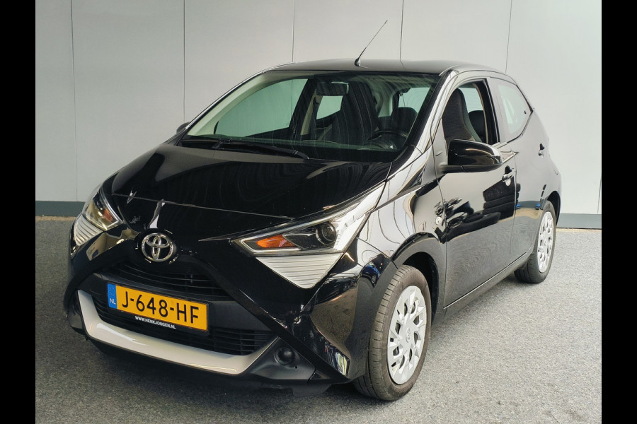Toyota Aygo 1.0 VVT-i x-play AUTOMAAT uit 2020 Rijklaar + 12 maanden Bovag-garantie Henk Jongen Auto's in Helmond,  al 50 jaar service zoals 't hoort!